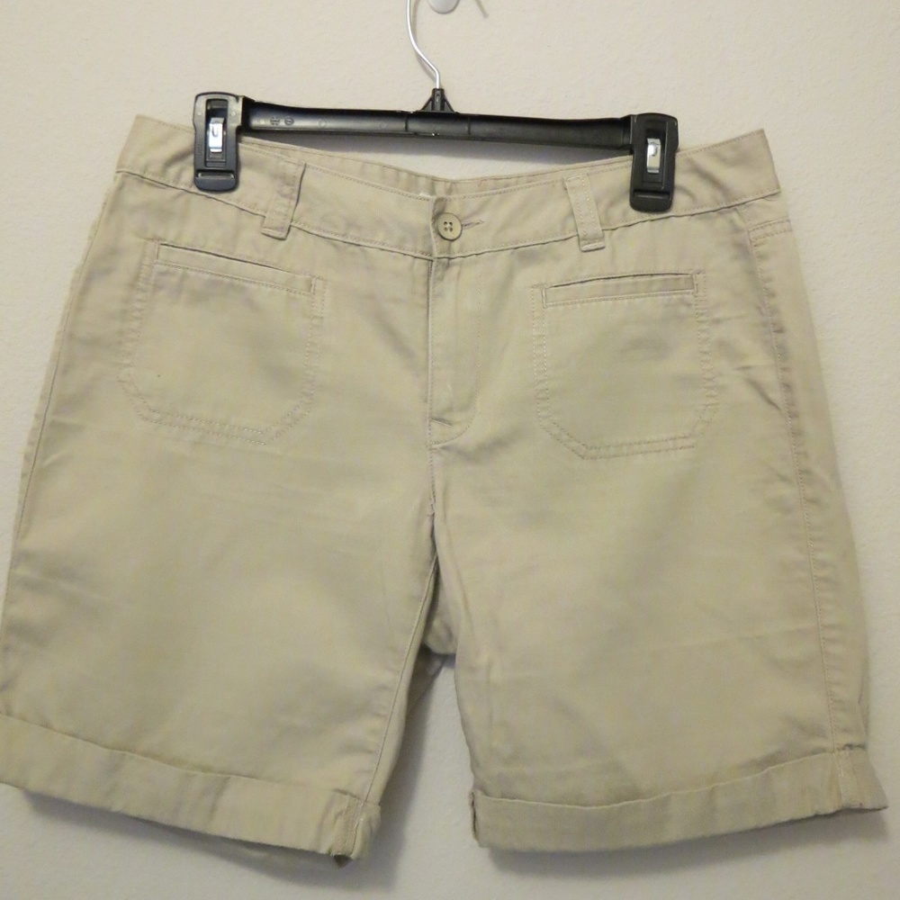EUC Ann Taylor LOFT cuffed beige shorts size 8